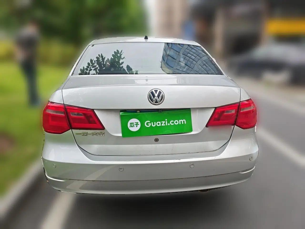 Volkswagen Jetta 2013 1.6L Manual Comfort Model — миниатюра 5