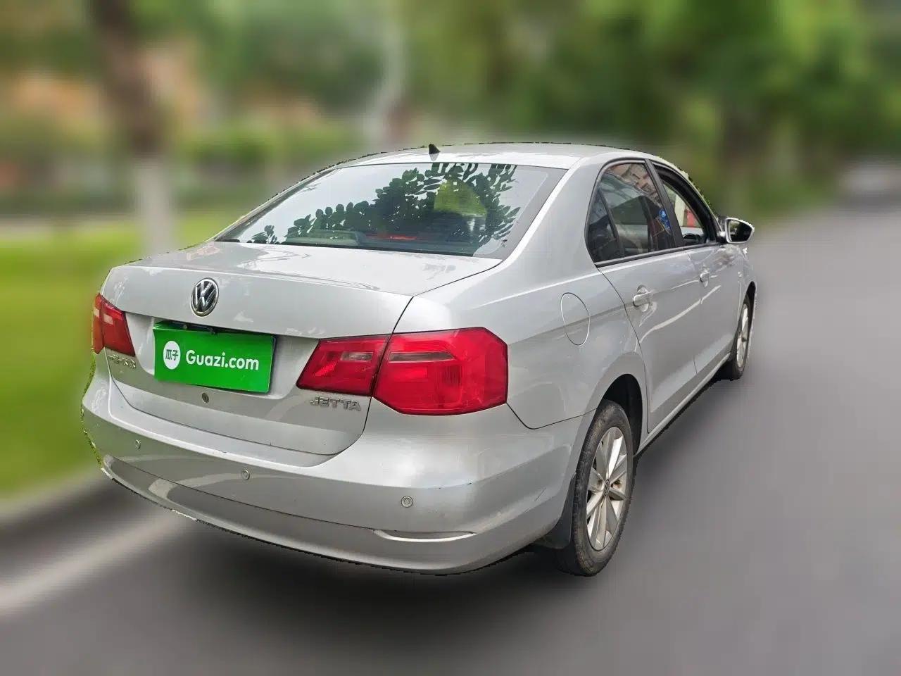 Volkswagen Jetta 2013 1.6L Manual Comfort Model — миниатюра 6