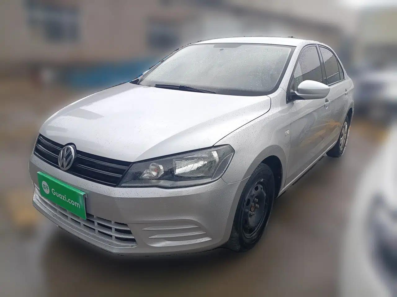 Volkswagen Jetta 2013 1.6L Manual Fashion Edition — миниатюра 1