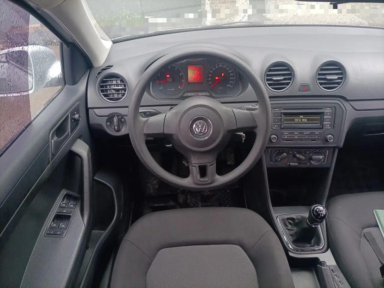 Volkswagen Jetta 2013 1.6L Manual Fashion Edition — миниатюра 11