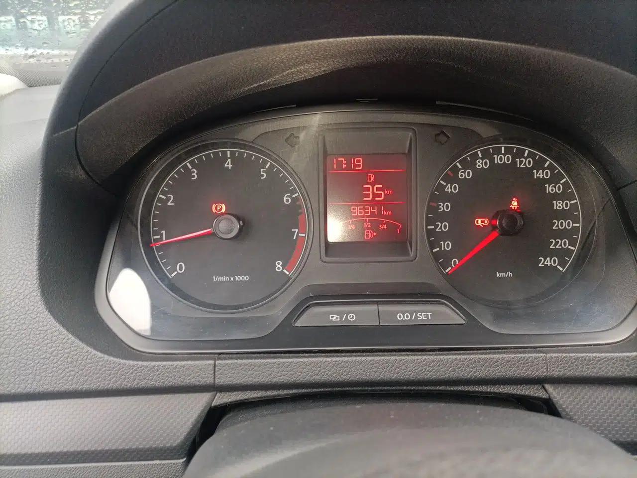 Volkswagen Jetta 2013 1.6L Manual Fashion Edition — миниатюра 12