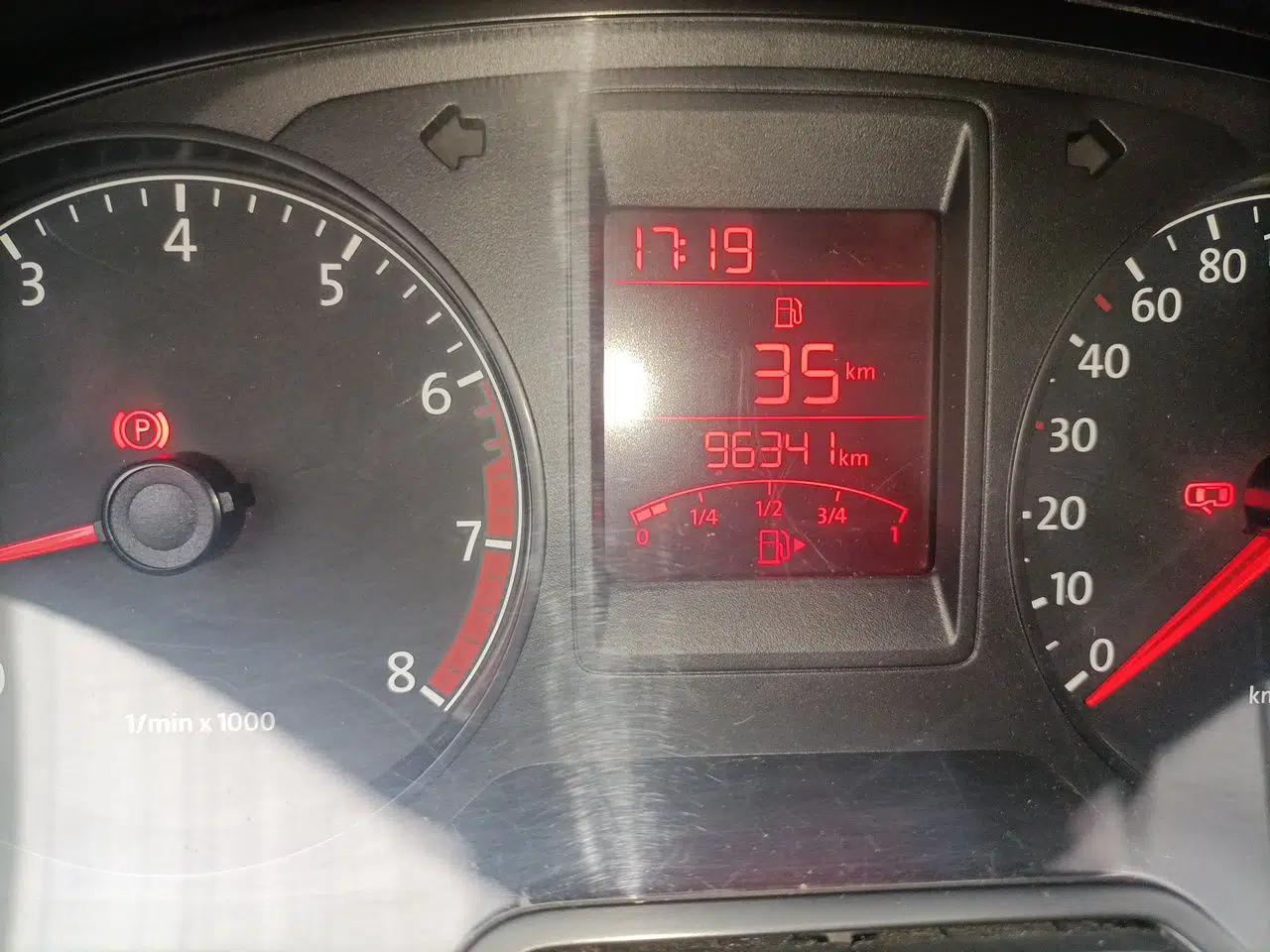 Volkswagen Jetta 2013 1.6L Manual Fashion Edition — миниатюра 13