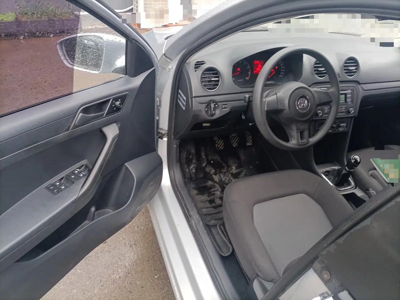Volkswagen Jetta 2013 1.6L Manual Fashion Edition — миниатюра 17