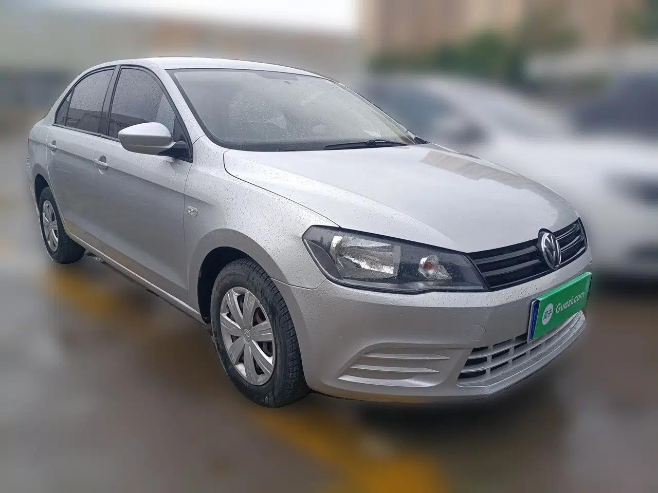Volkswagen Jetta 2013 1.6L Manual Fashion Edition — миниатюра 3