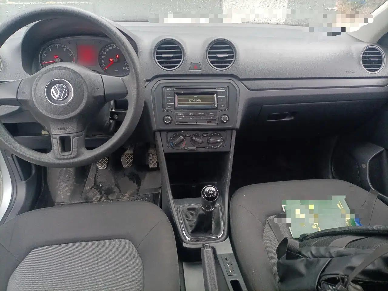 Volkswagen Jetta 2013 1.6L Manual Fashion Edition — миниатюра 10