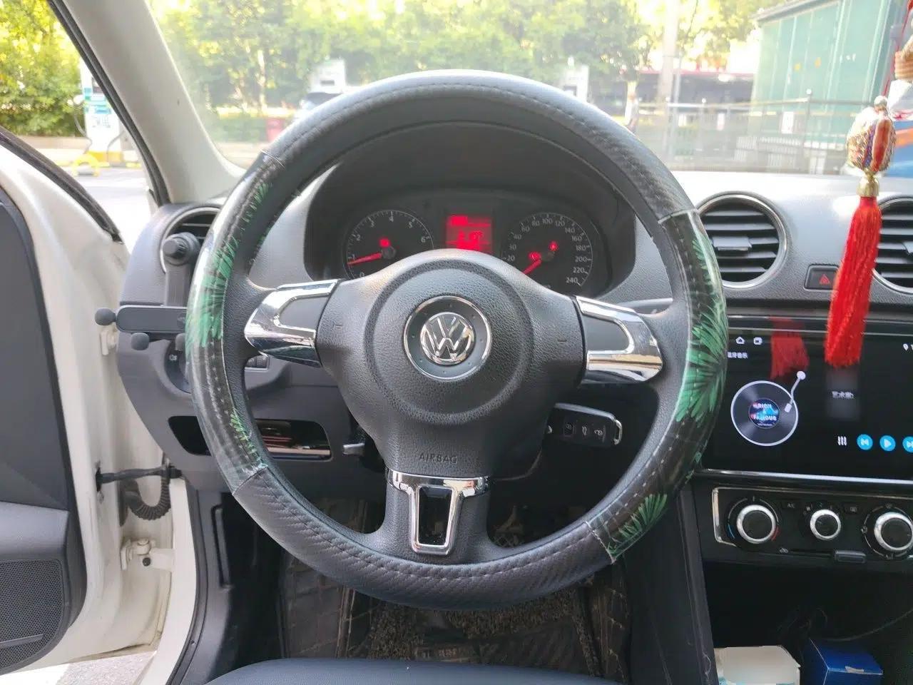Volkswagen Jetta 2013 1.6L Manual Comfort Model — миниатюра 11