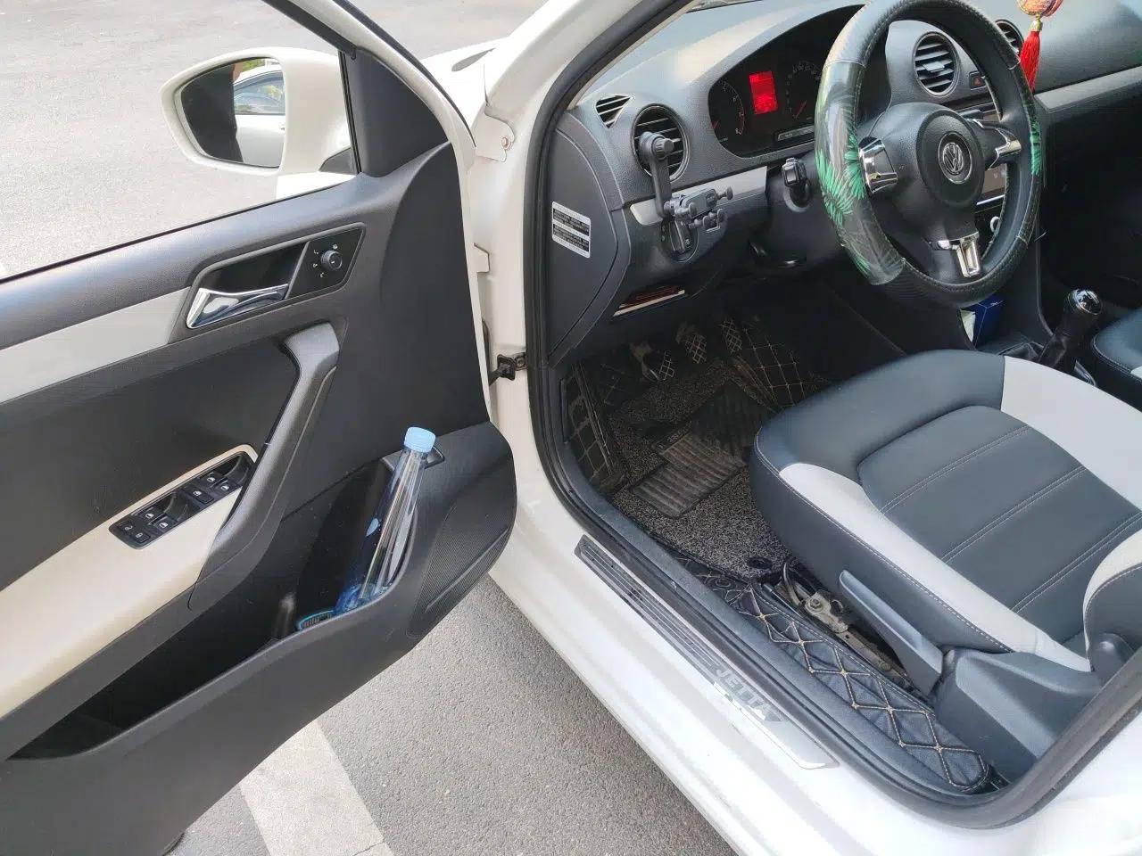 Volkswagen Jetta 2013 1.6L Manual Comfort Model — миниатюра 17