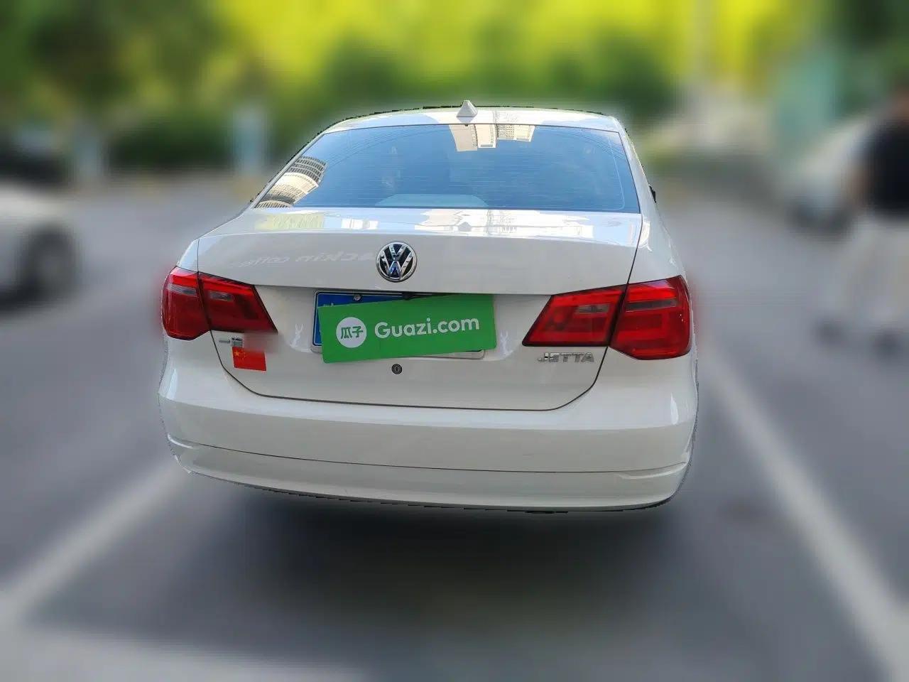 Volkswagen Jetta 2013 1.6L Manual Comfort Model — миниатюра 5