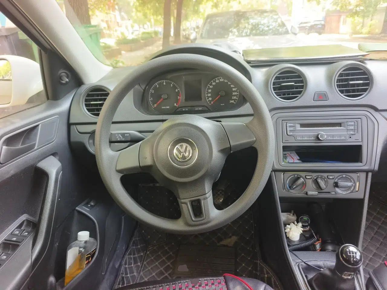 Volkswagen Jetta 2015 1.6L Manual Fashion Edition — миниатюра 11