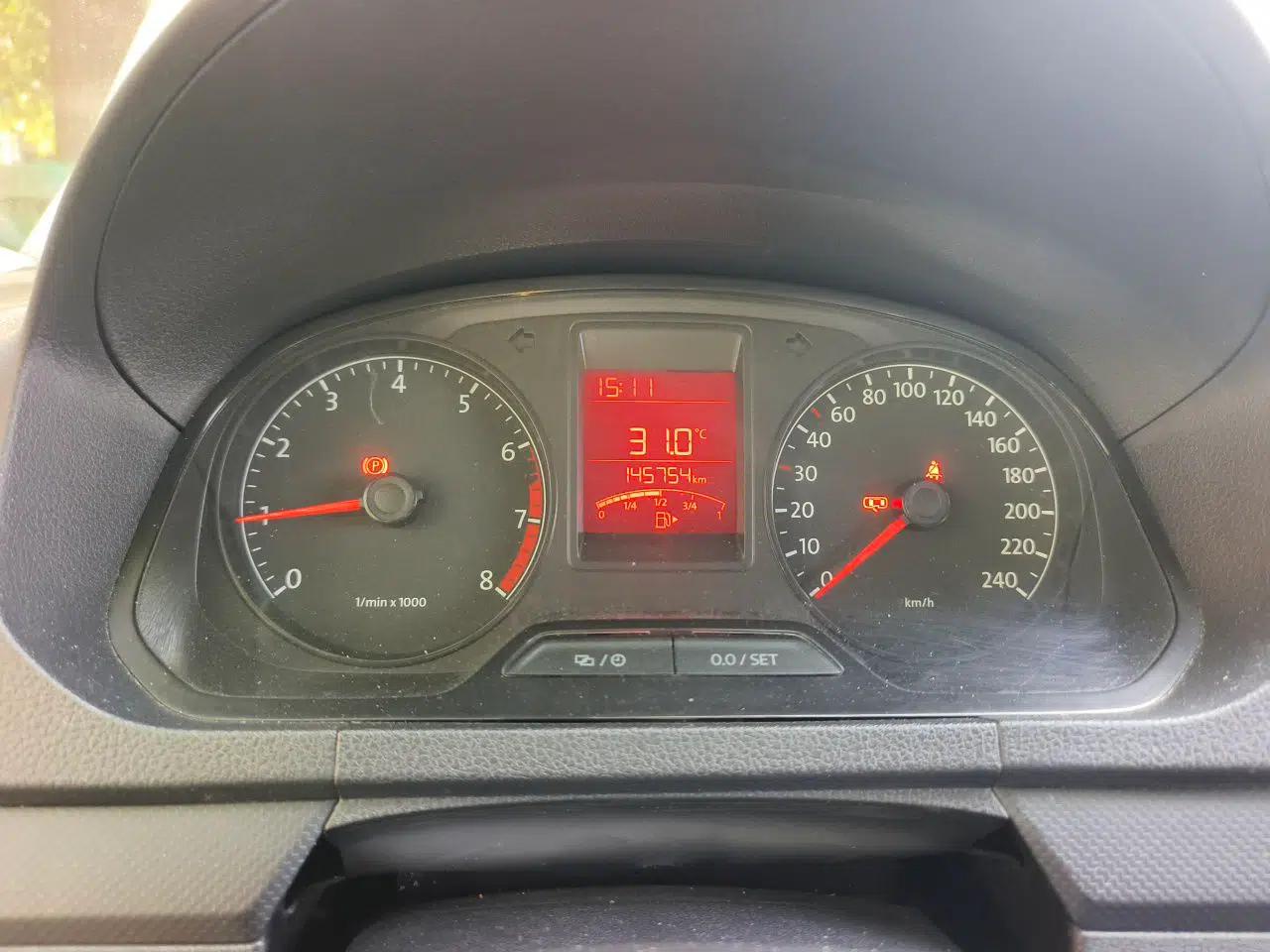 Volkswagen Jetta 2015 1.6L Manual Fashion Edition — миниатюра 13
