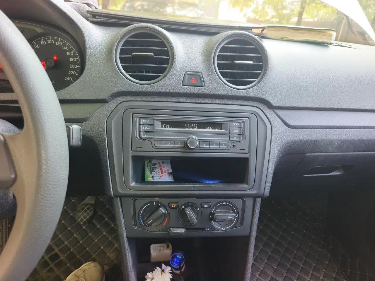 Volkswagen Jetta 2015 1.6L Manual Fashion Edition — миниатюра 14