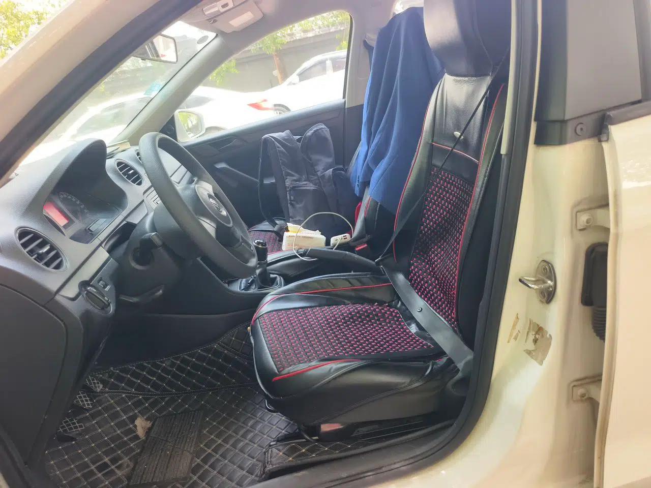 Volkswagen Jetta 2015 1.6L Manual Fashion Edition — миниатюра 16