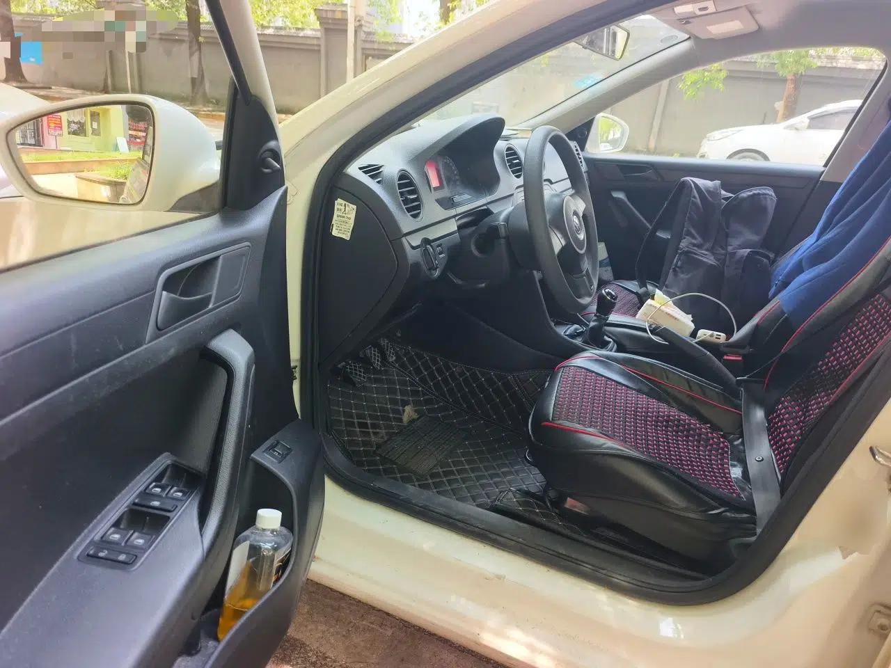 Volkswagen Jetta 2015 1.6L Manual Fashion Edition — миниатюра 17