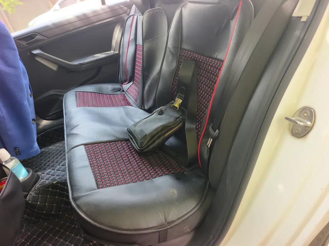 Volkswagen Jetta 2015 1.6L Manual Fashion Edition — миниатюра 18