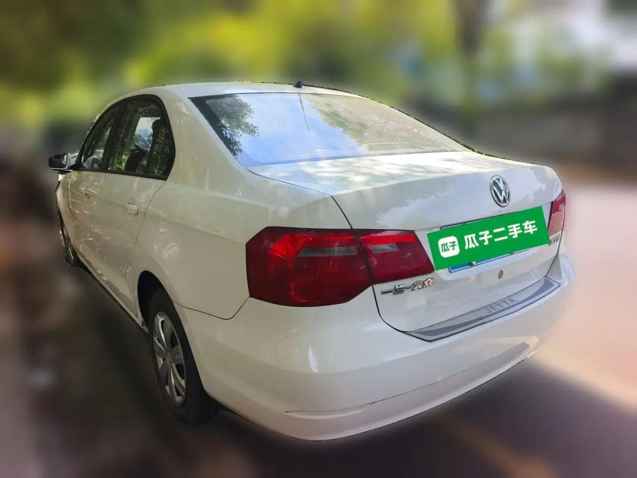 Volkswagen Jetta 2015 1.6L Manual Fashion Edition — миниатюра 4