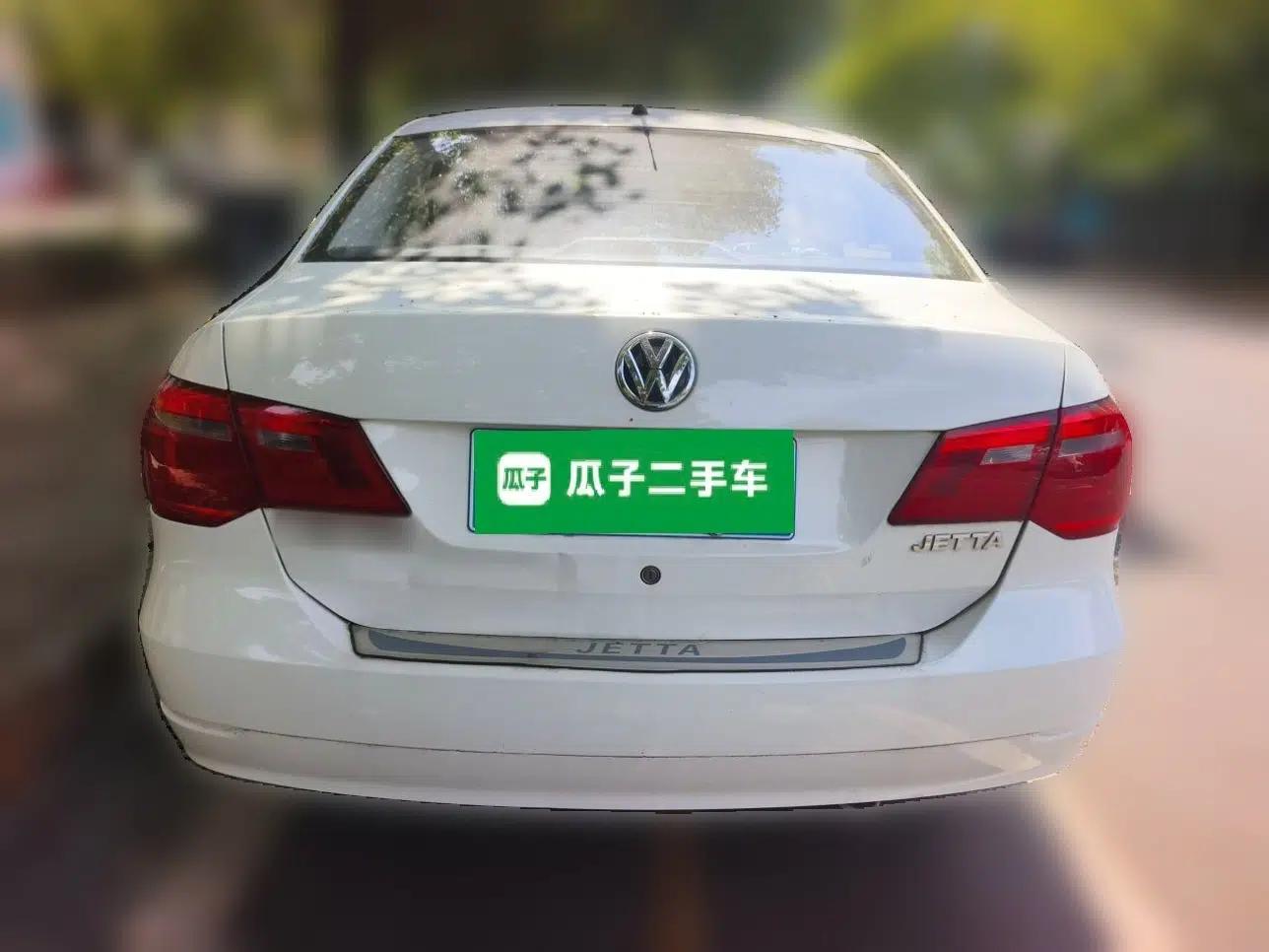 Volkswagen Jetta 2015 1.6L Manual Fashion Edition — миниатюра 5