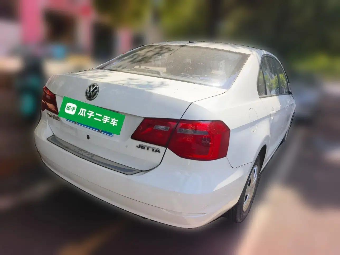 Volkswagen Jetta 2015 1.6L Manual Fashion Edition — миниатюра 6