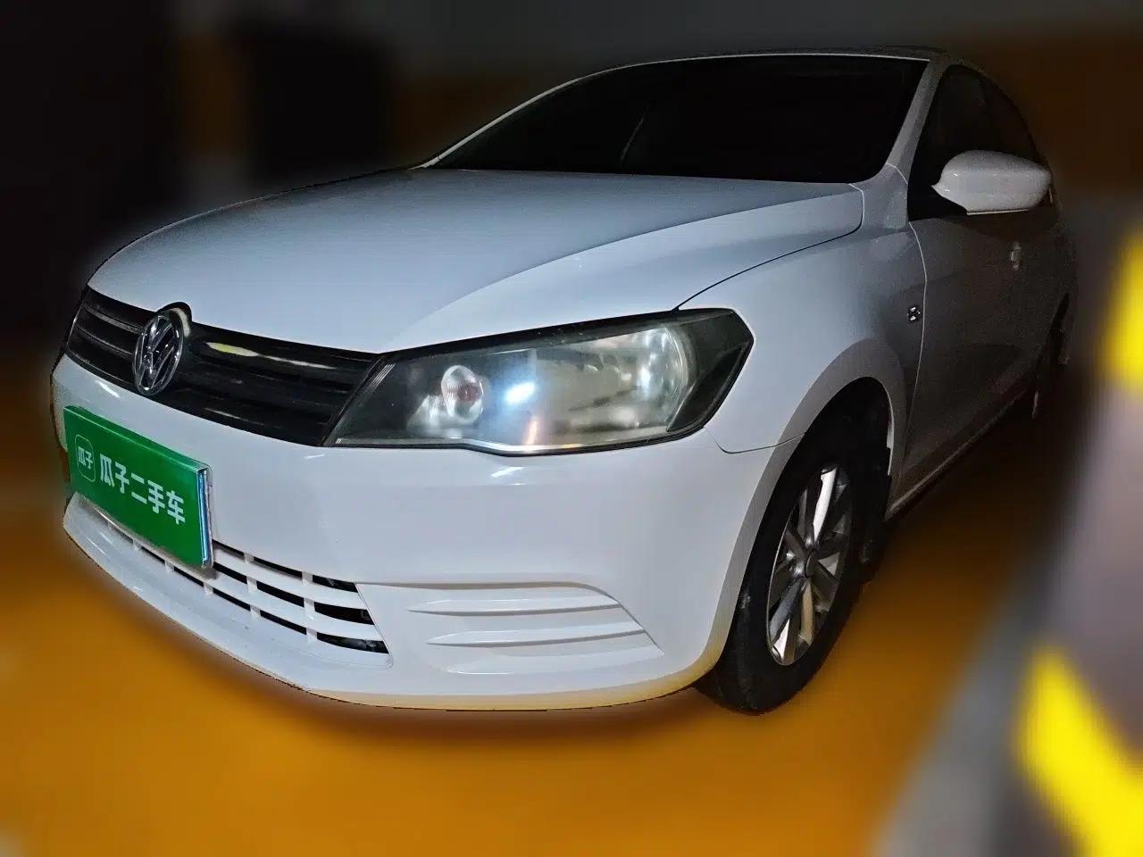 Volkswagen Jetta 2015 1.6L Manual Fashion Edition — миниатюра 1