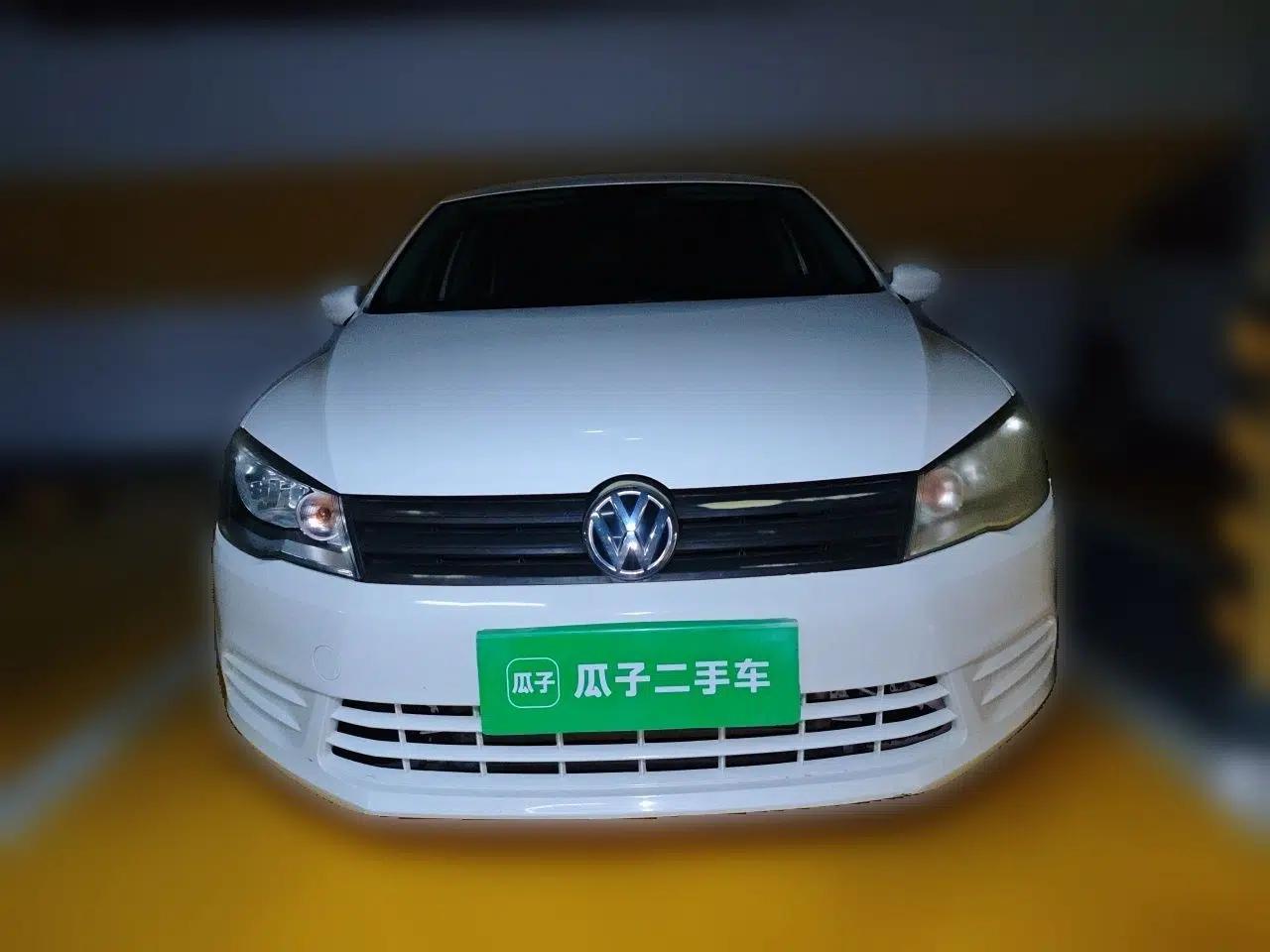 Volkswagen Jetta 2015 1.6L Manual Fashion Edition — миниатюра 2