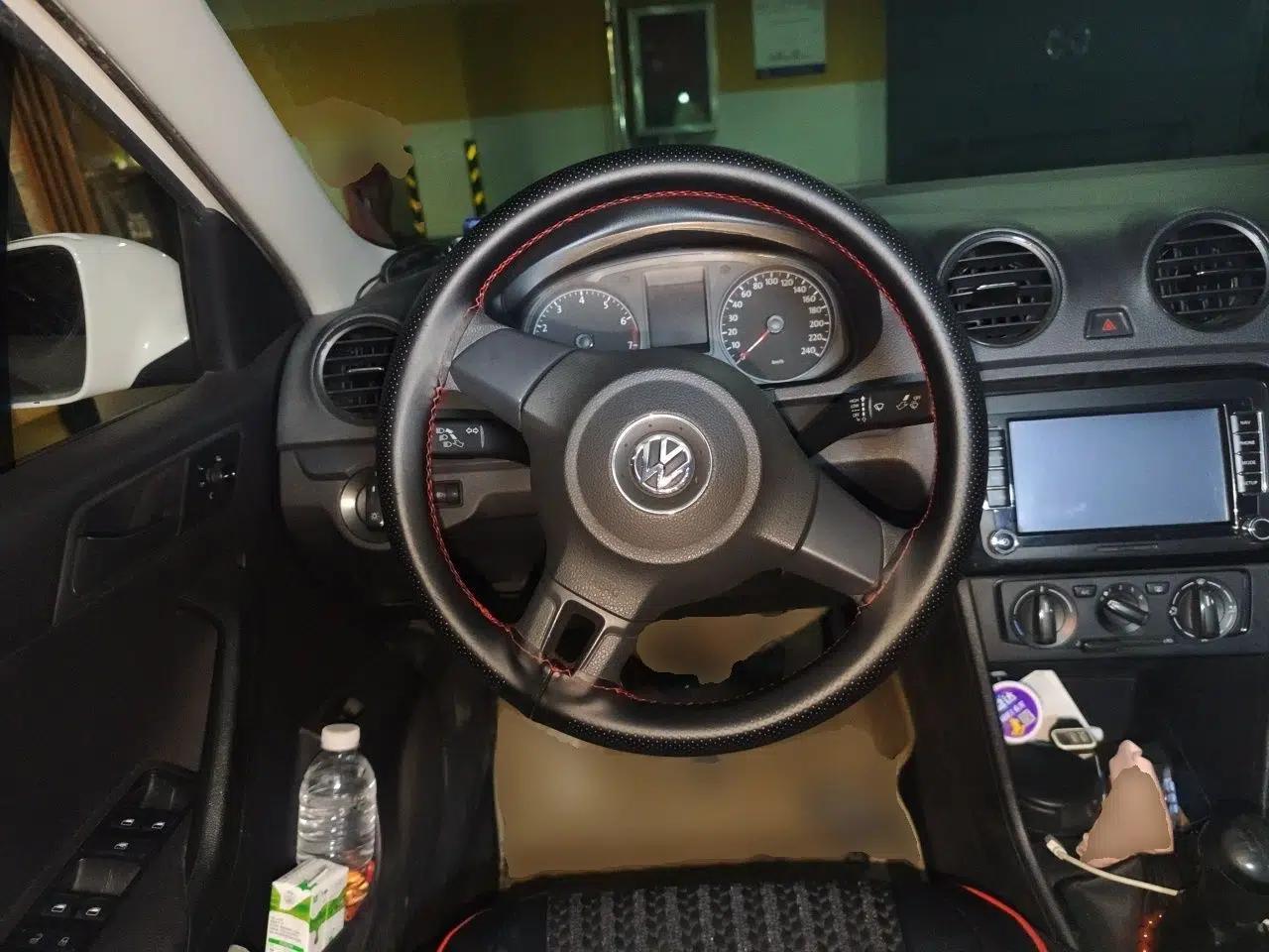 Volkswagen Jetta 2015 1.6L Manual Fashion Edition — миниатюра 11