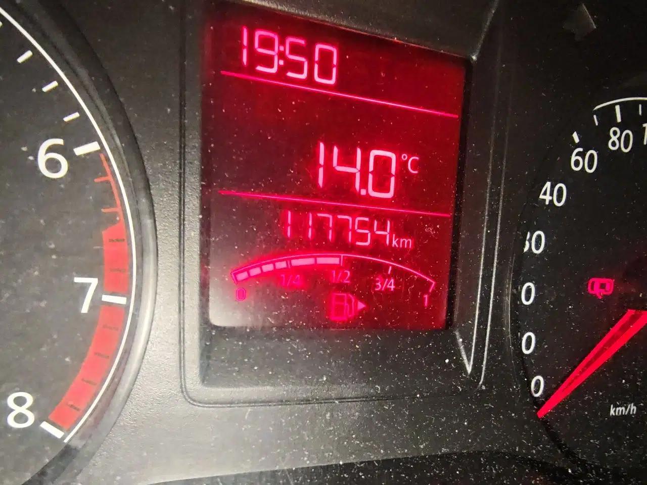 Volkswagen Jetta 2015 1.6L Manual Fashion Edition — миниатюра 13