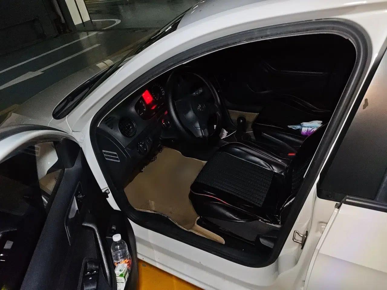 Volkswagen Jetta 2015 1.6L Manual Fashion Edition — миниатюра 17