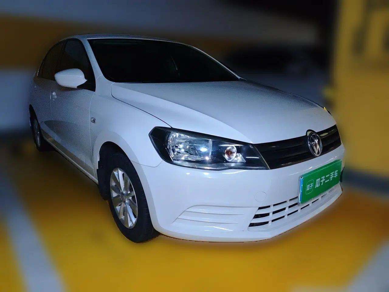 Volkswagen Jetta 2015 1.6L Manual Fashion Edition — миниатюра 3