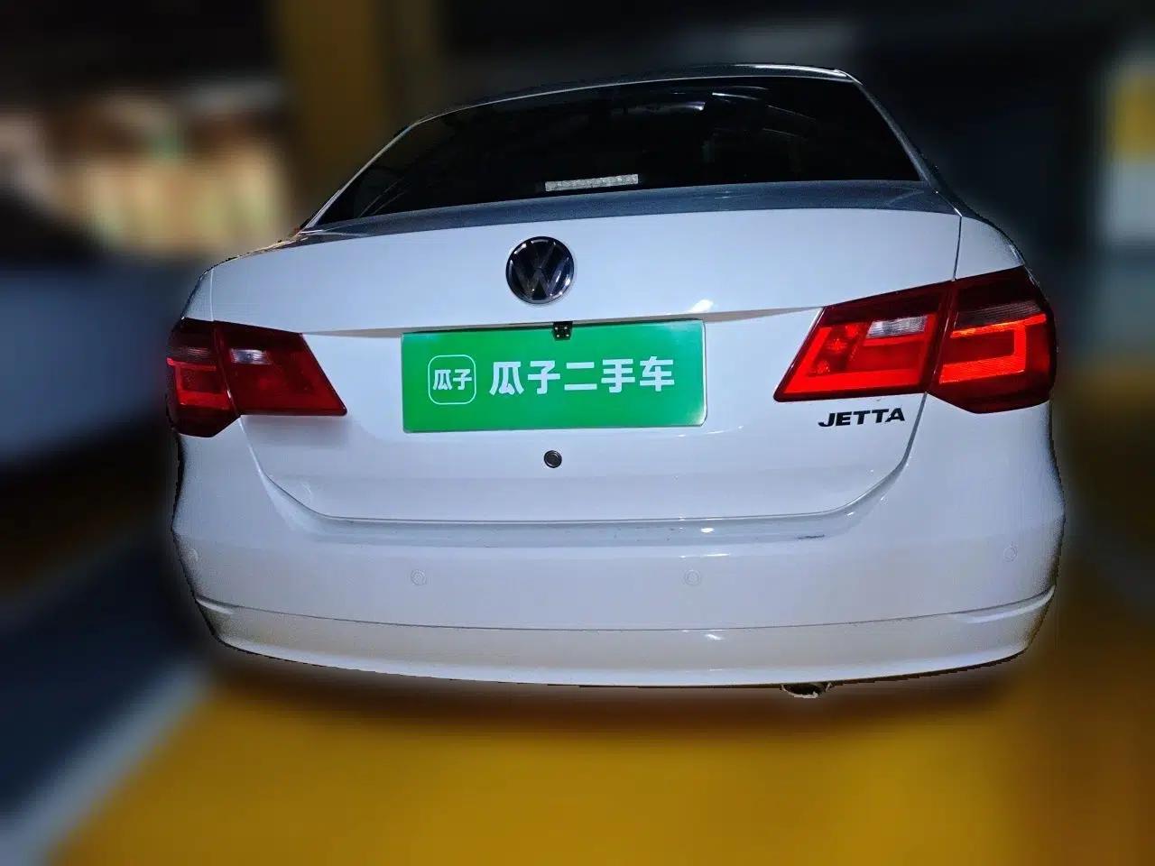 Volkswagen Jetta 2015 1.6L Manual Fashion Edition — миниатюра 5