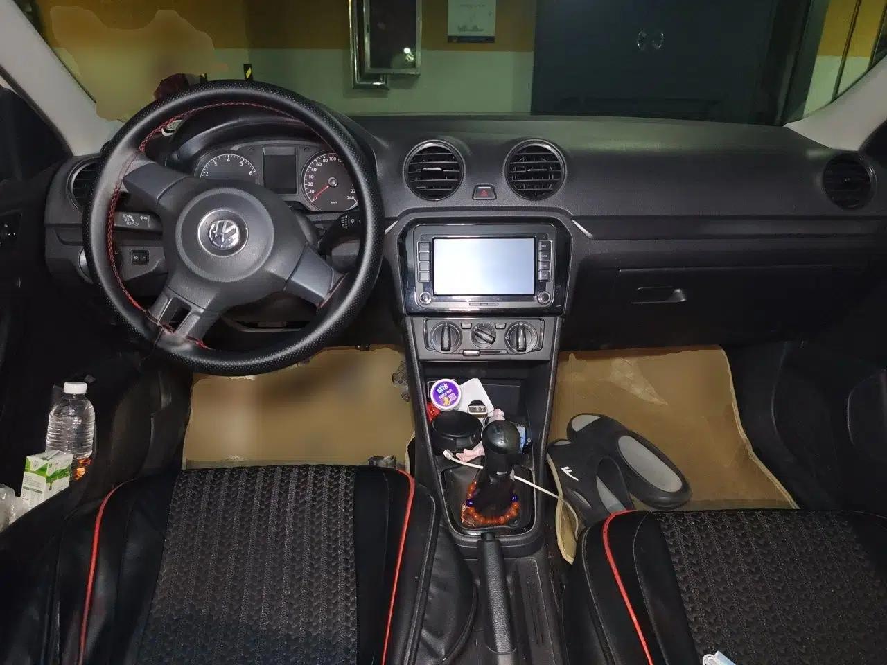 Volkswagen Jetta 2015 1.6L Manual Fashion Edition — миниатюра 10