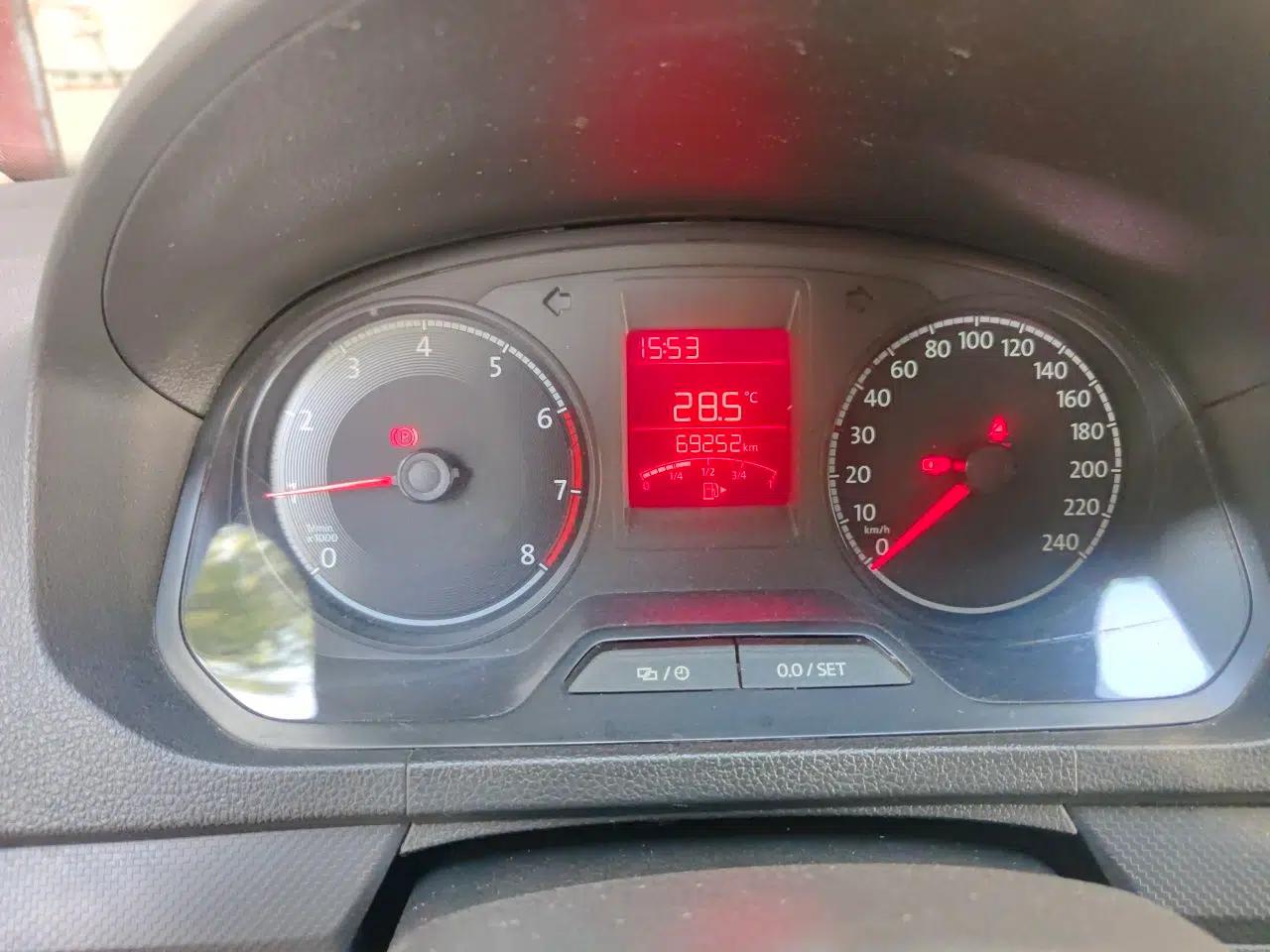 Volkswagen Jetta 2017 1.4L Manual Fashion Edition — миниатюра 12