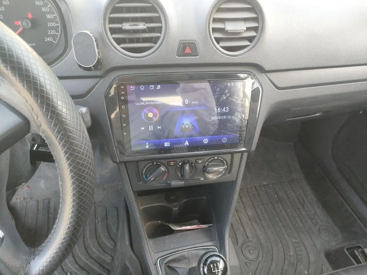 Volkswagen Jetta 2013 1.6L Manual Fashion Edition — миниатюра 14