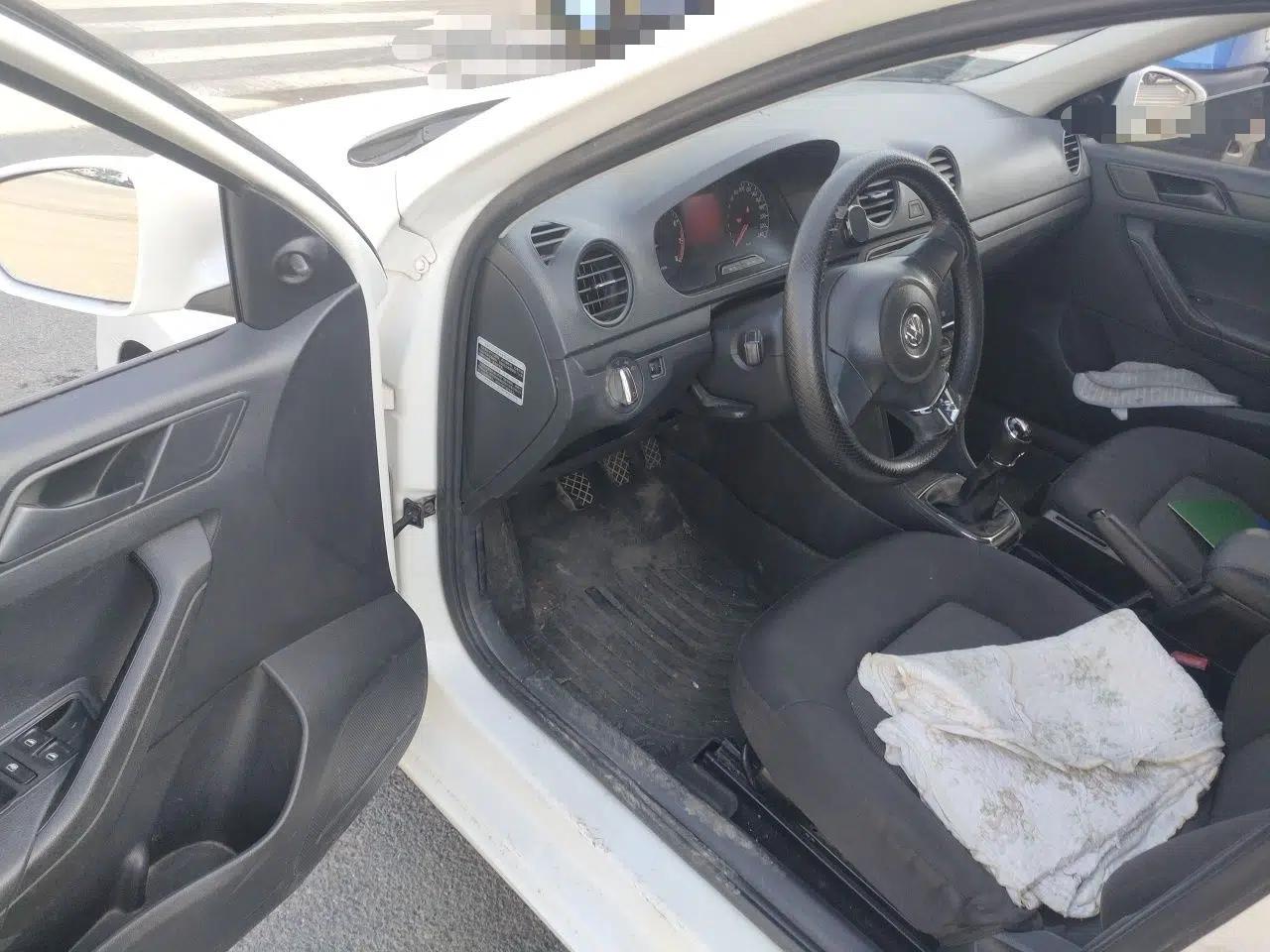 Volkswagen Jetta 2013 1.6L Manual Fashion Edition — миниатюра 17
