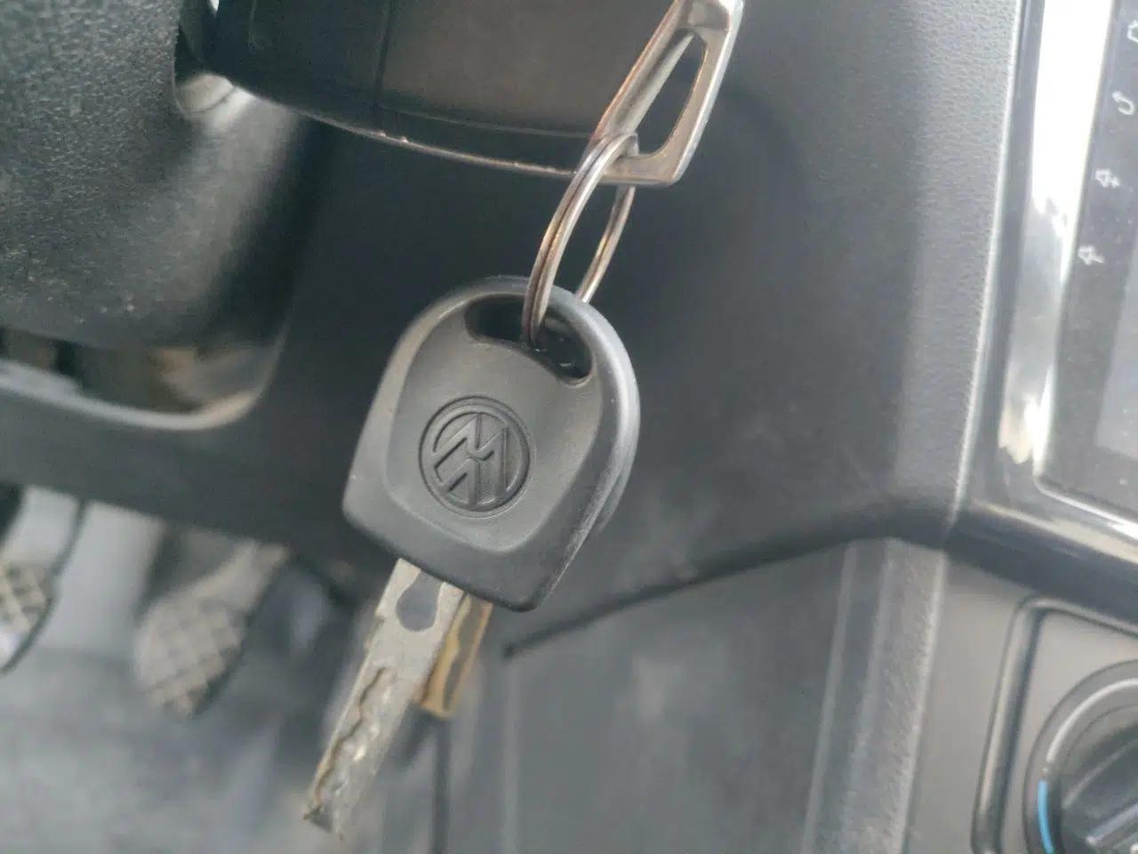 Volkswagen Jetta 2013 1.6L Manual Fashion Edition — миниатюра 9