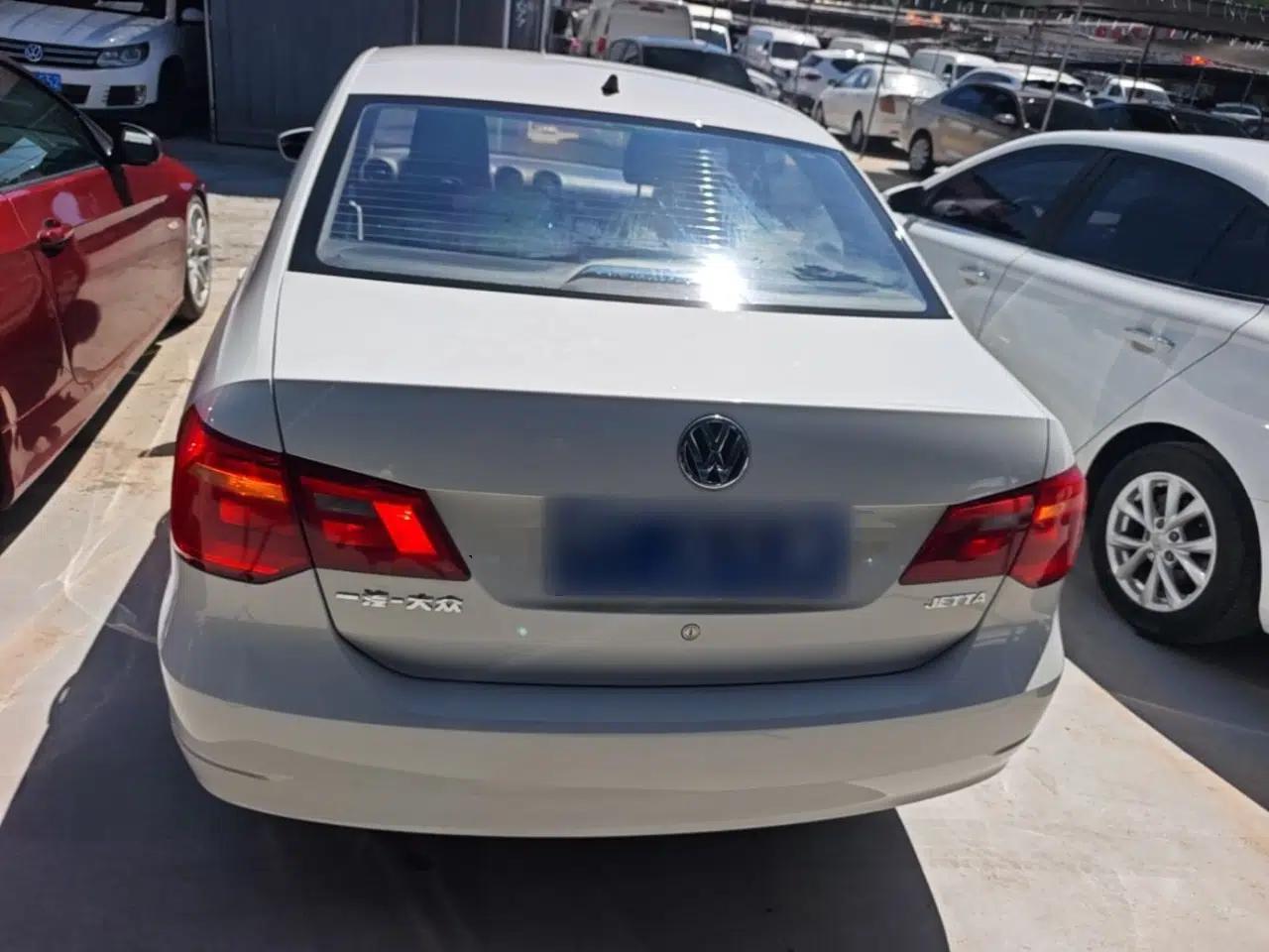 Volkswagen Jetta 2015 1.4L Manual Fashion Model — миниатюра 3