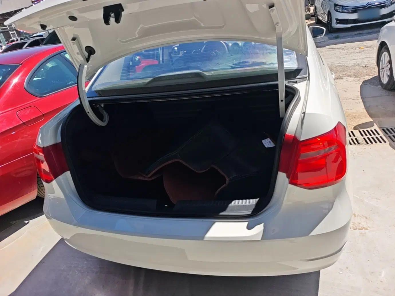 Volkswagen Jetta 2015 1.4L Manual Fashion Model — миниатюра 21