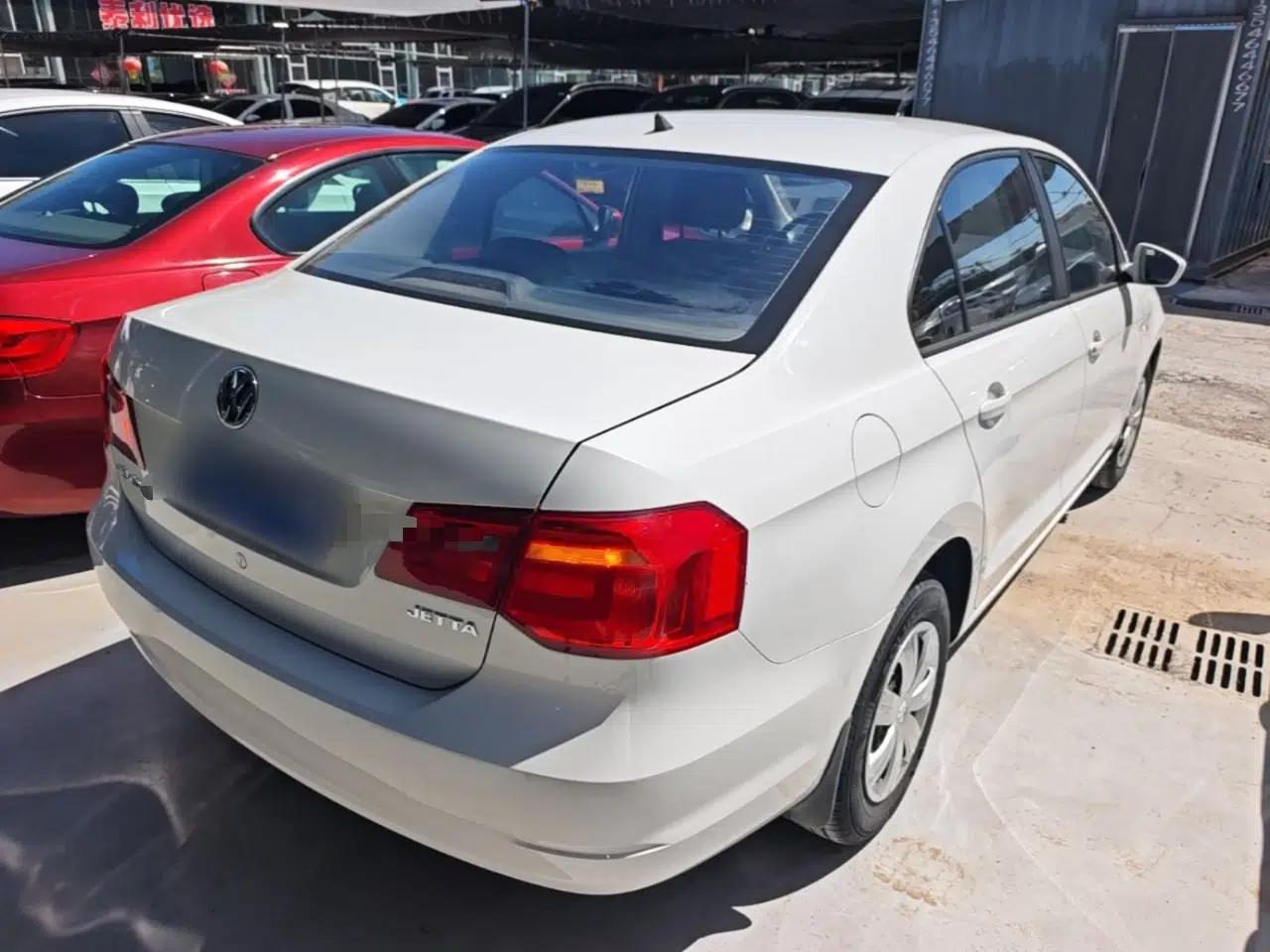 Volkswagen Jetta 2015 1.4L Manual Fashion Model — миниатюра 4
