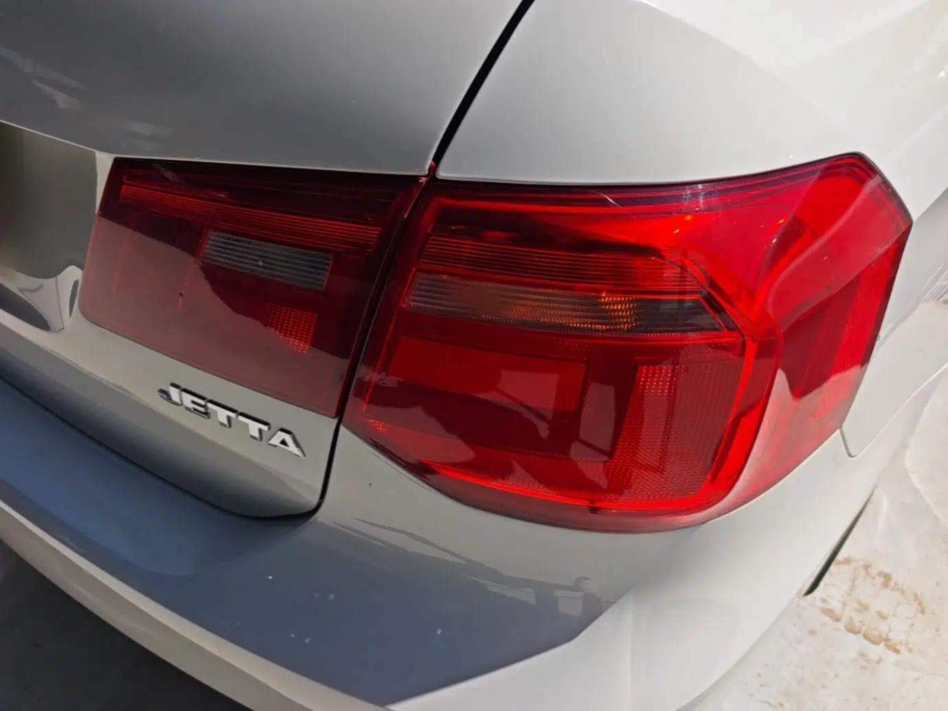 Volkswagen Jetta 2015 1.4L Manual Fashion Model — миниатюра 8
