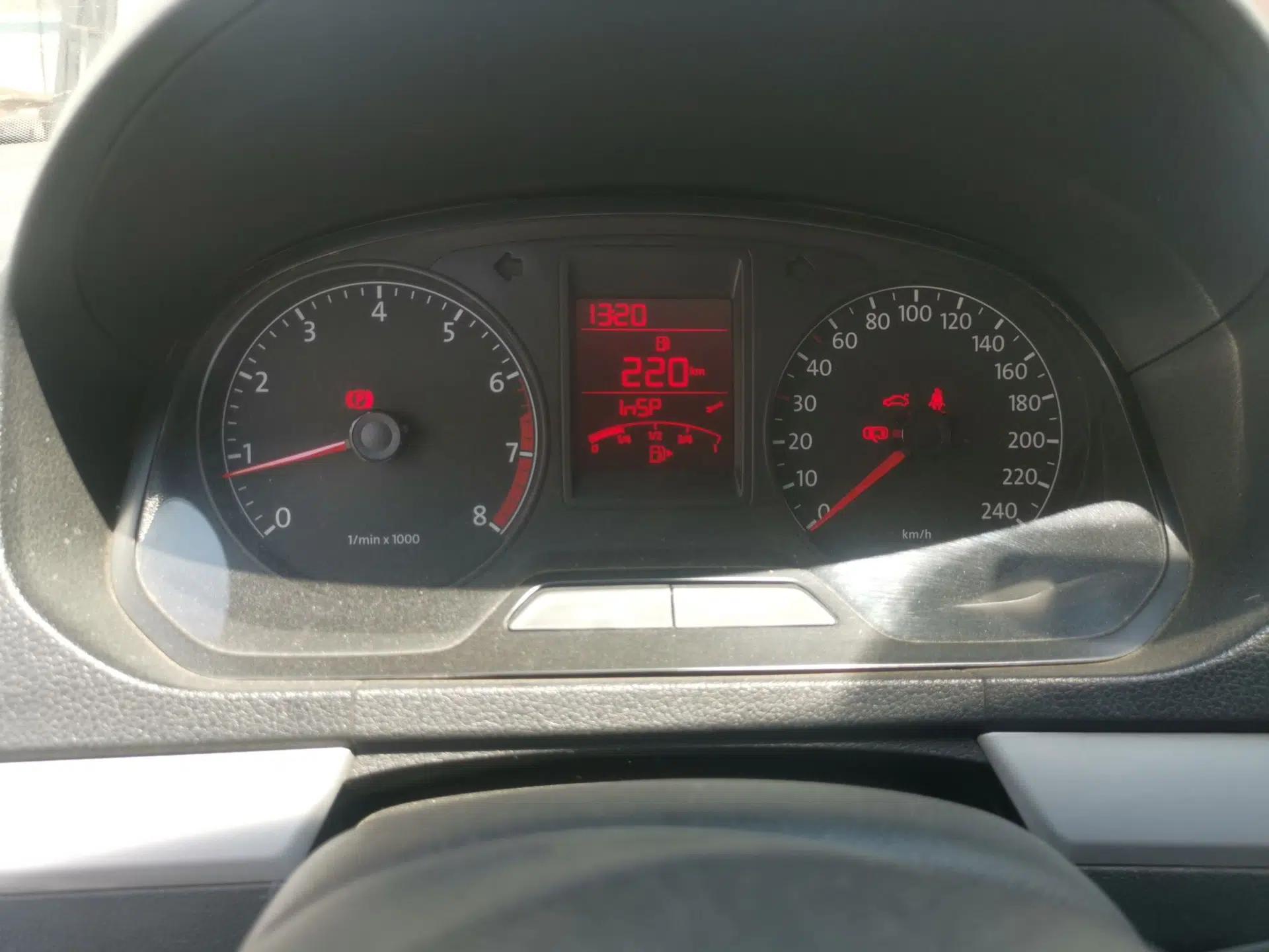 Volkswagen Jetta 2013 1.6L Manual Comfort Model — миниатюра 12