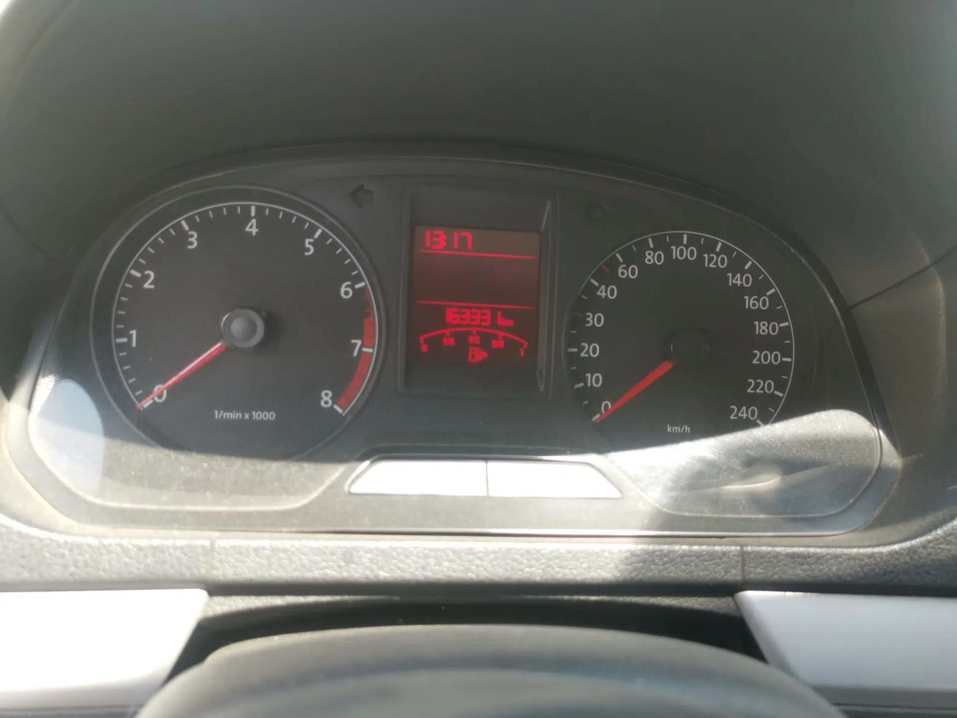 Volkswagen Jetta 2013 1.6L Manual Comfort Model — миниатюра 13