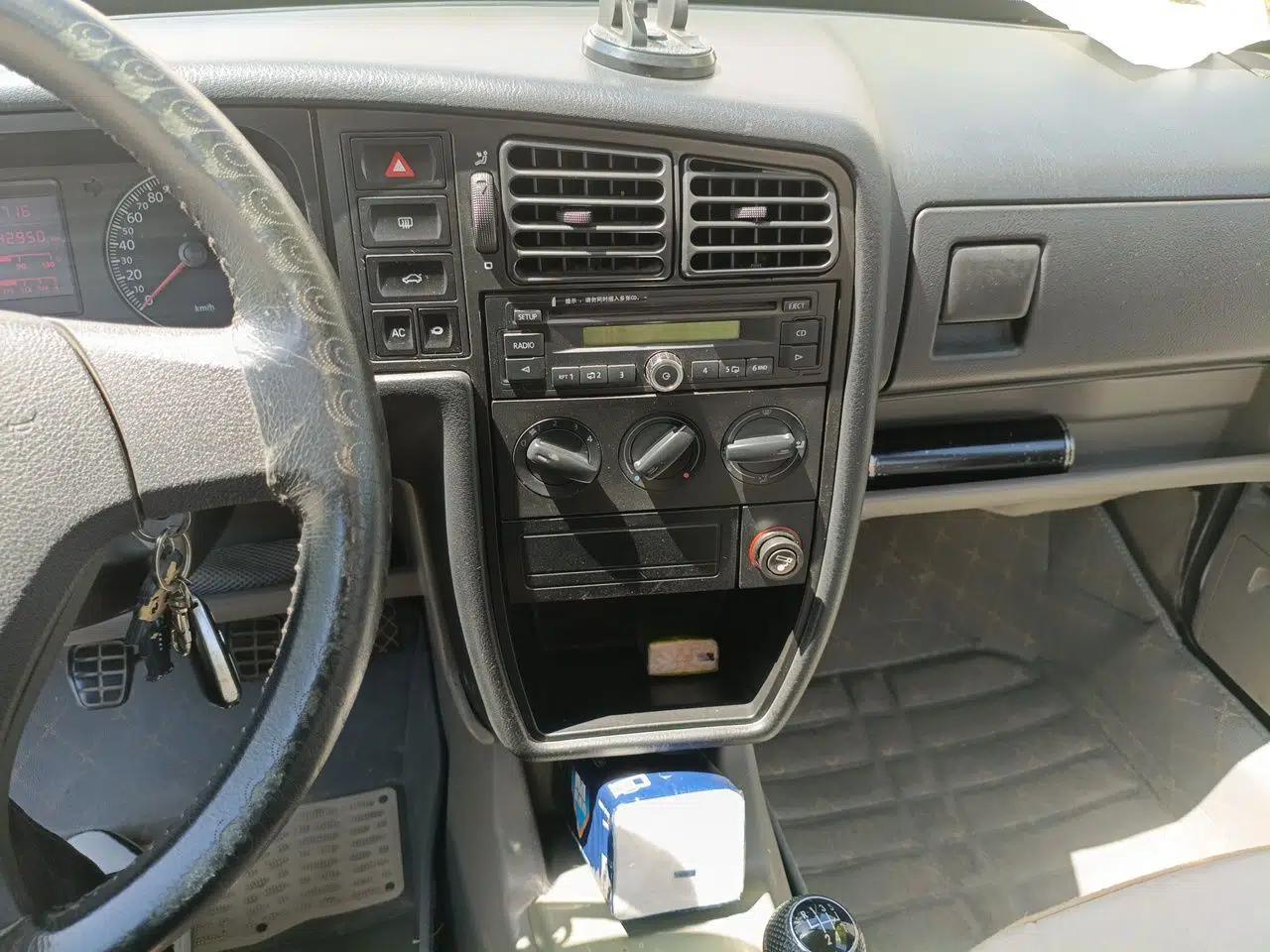 Volkswagen Jetta 2010 1.6L Partner — миниатюра 14
