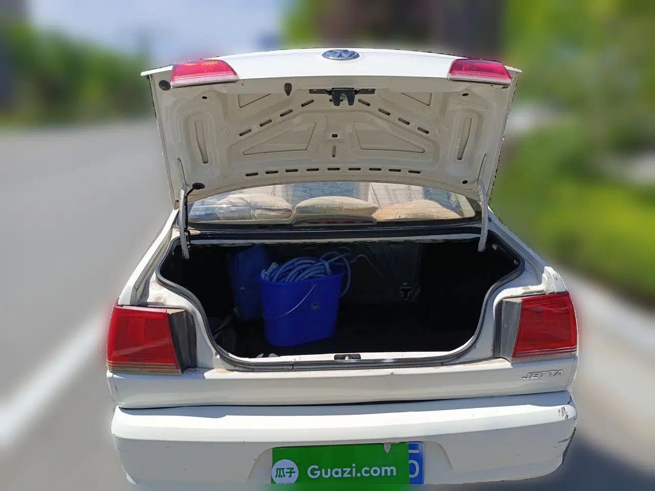 Volkswagen Jetta 2010 1.6L Partner — миниатюра 20