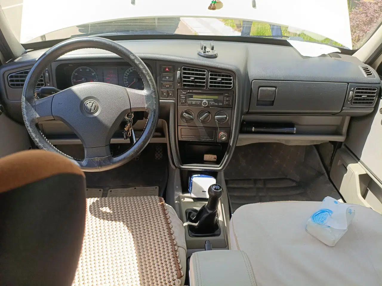 Volkswagen Jetta 2010 1.6L Partner — миниатюра 10