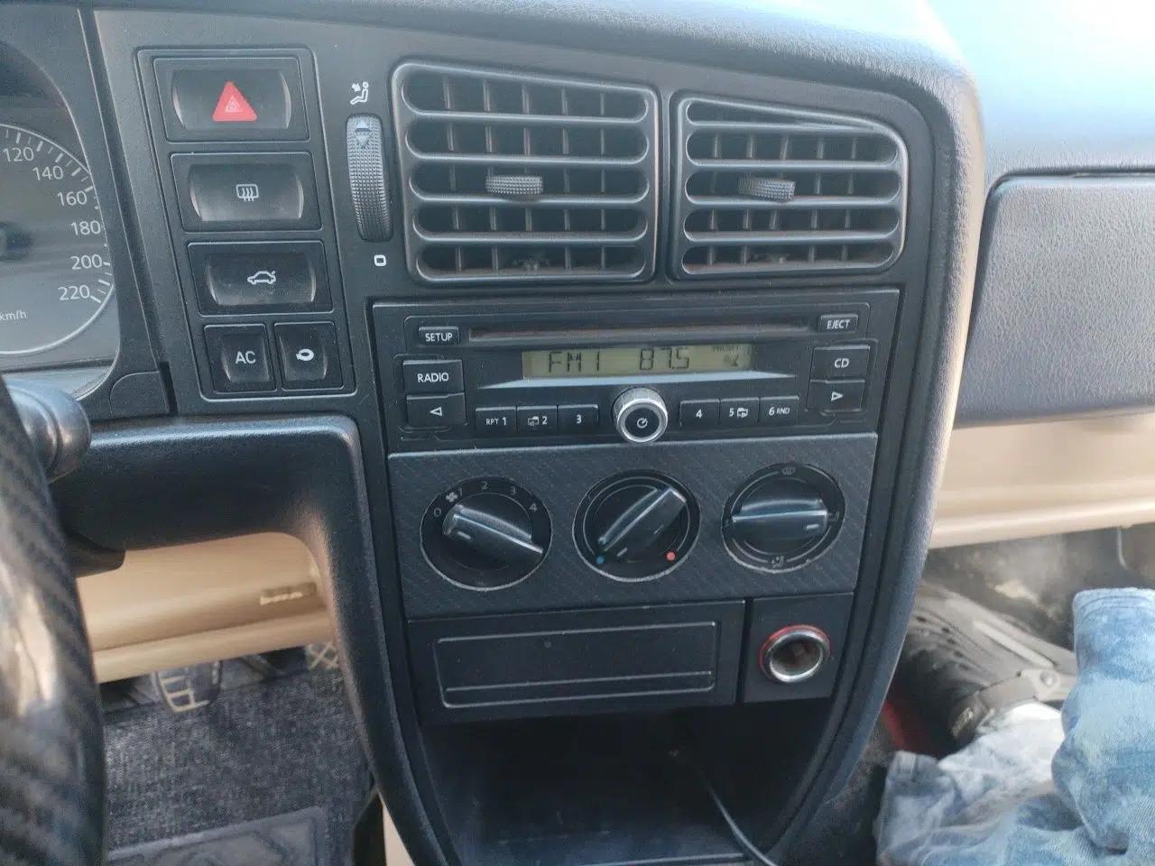 Volkswagen Jetta 2010 1.6L Vanguard — миниатюра 14