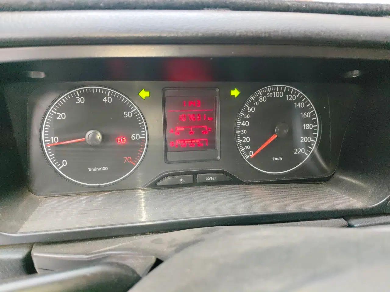 Volkswagen Jetta 2010 1.6L Partner — миниатюра 12