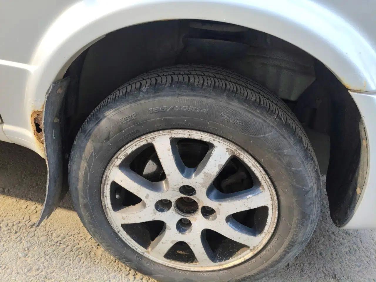 Volkswagen Jetta 2010 1.6L Partner — миниатюра 8