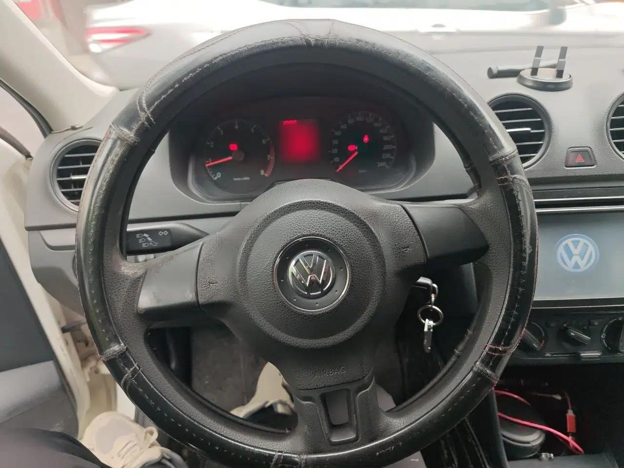 Volkswagen Jetta 2013 1.6L Manual Fashion Edition — миниатюра 11