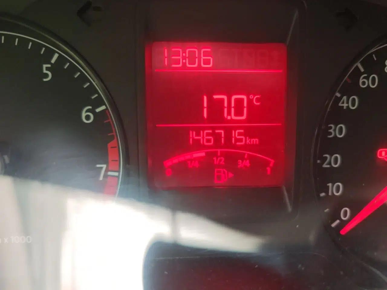 Volkswagen Jetta 2013 1.6L Manual Fashion Edition — миниатюра 13