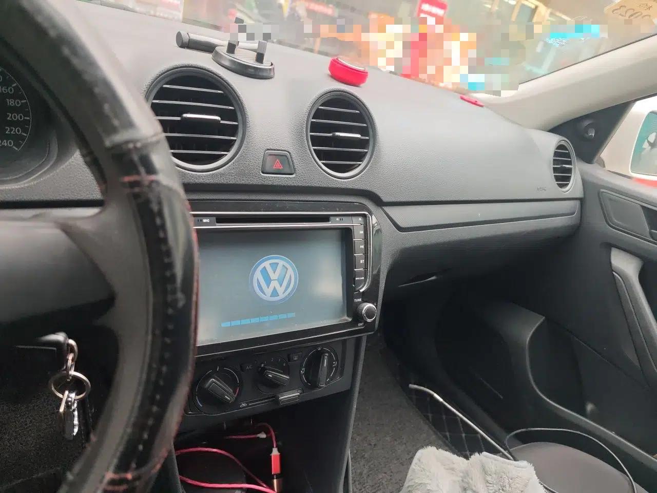 Volkswagen Jetta 2013 1.6L Manual Fashion Edition — миниатюра 14