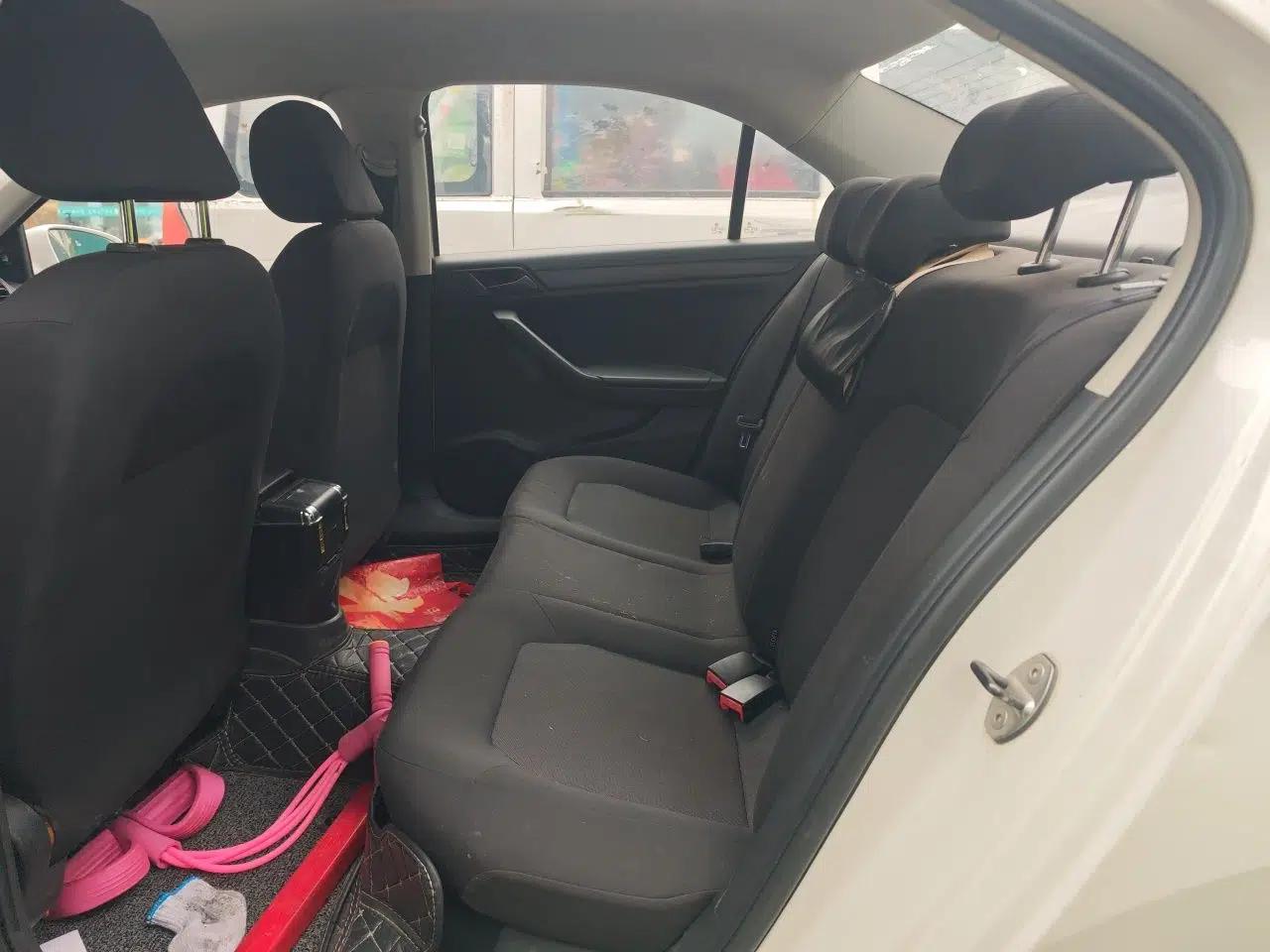 Volkswagen Jetta 2013 1.6L Manual Fashion Edition — миниатюра 18