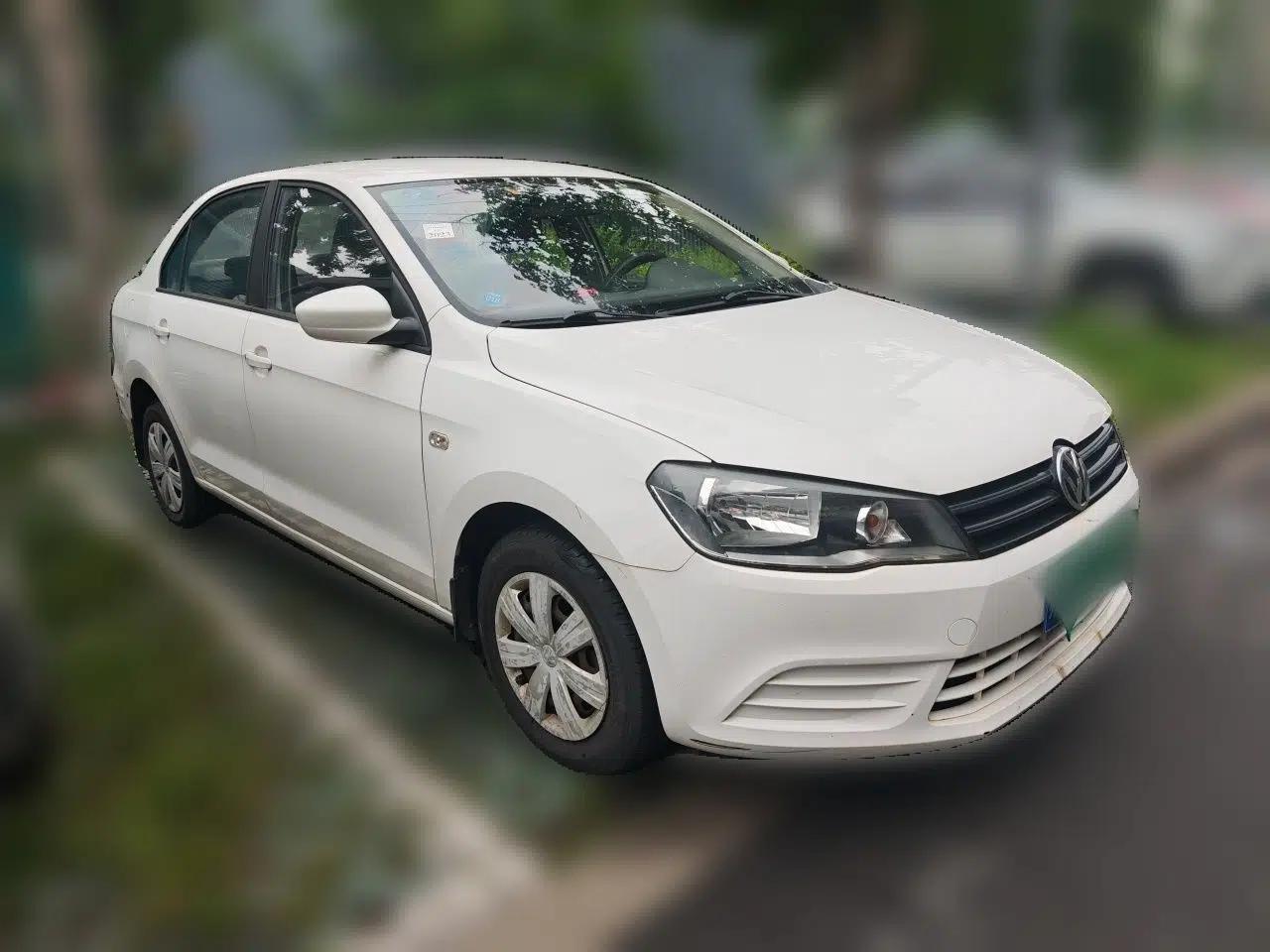Volkswagen Jetta 2013 1.6L Manual Fashion Edition — миниатюра 3